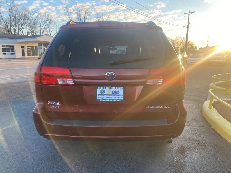 Toyota Sienna XLE 2005