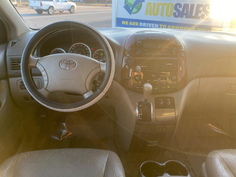 Toyota Sienna XLE 2005
