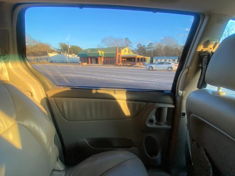 Toyota Sienna XLE 2005