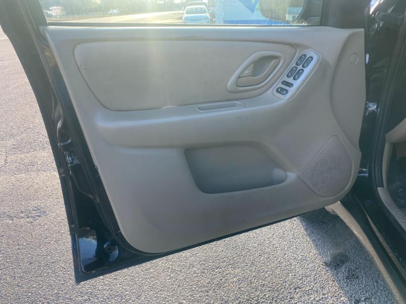 Mazda Tribute LX 2004