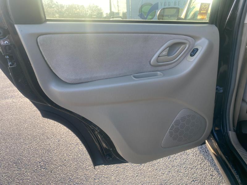 Mazda Tribute LX 2004