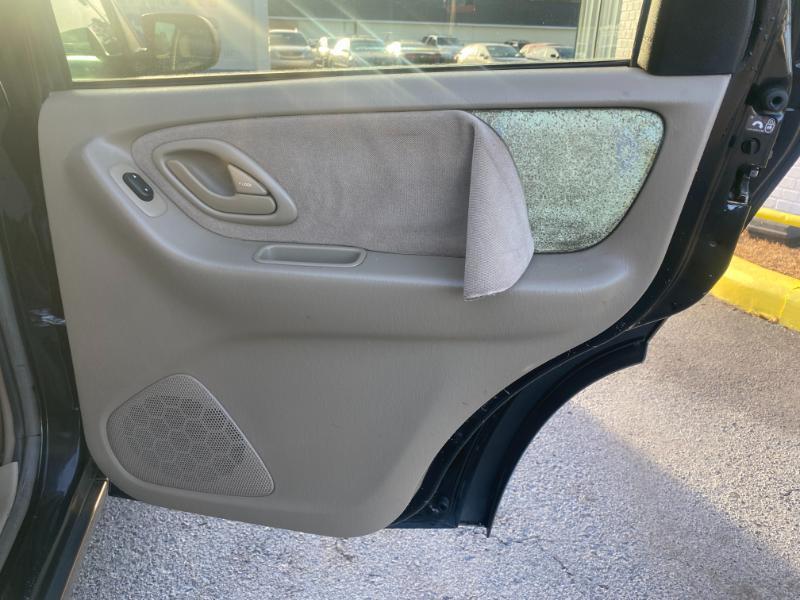 Mazda Tribute LX 2004