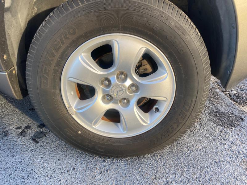 Mazda Tribute LX 2004