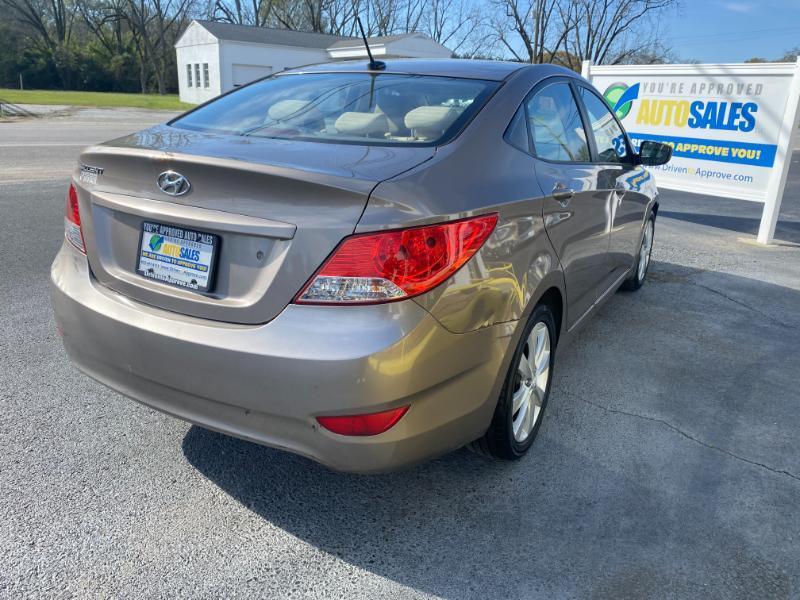 Hyundai Accent GLS 4-Door 2013