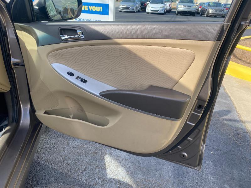 Hyundai Accent GLS 4-Door 2013