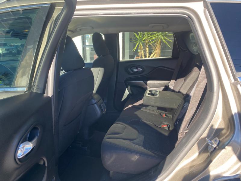 Jeep Cherokee Latitude FWD 2019