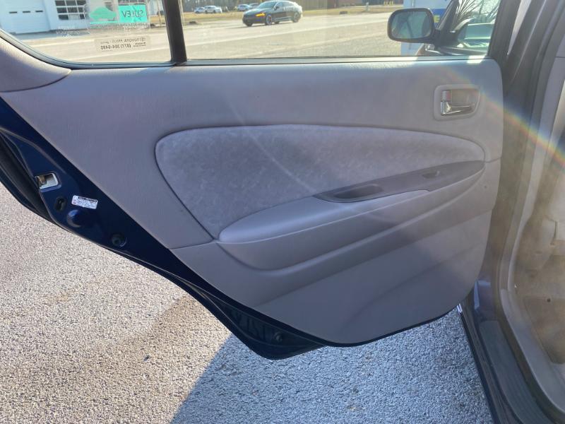 Toyota Prius 4-Door Sedan 2002