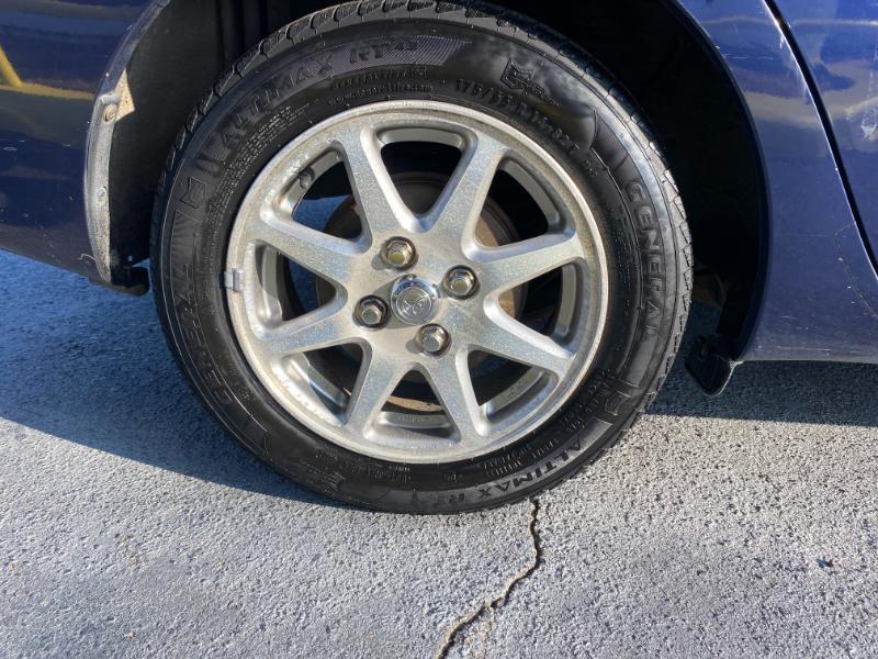 Toyota Prius 4-Door Sedan 2002