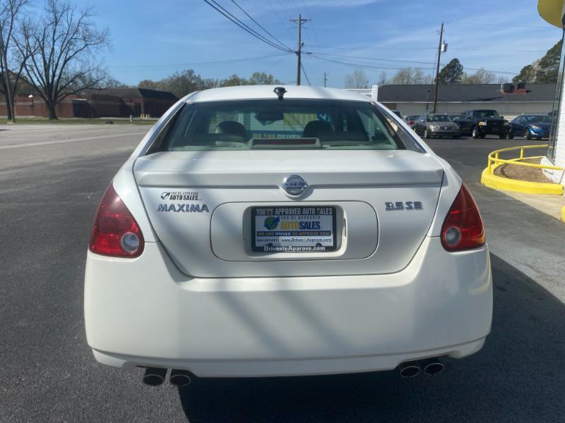 Nissan Maxima SE 2005