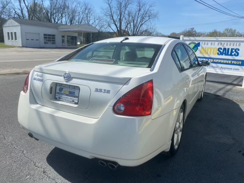 Nissan Maxima SE 2005