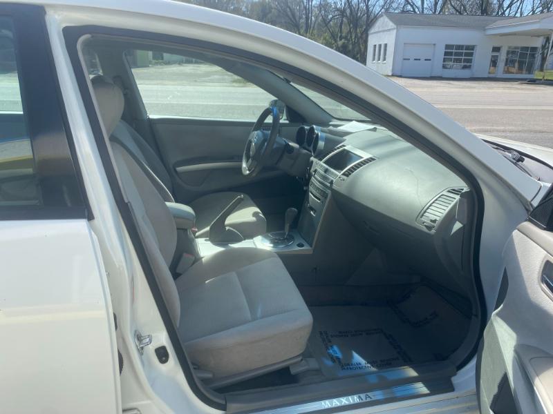Nissan Maxima SE 2005
