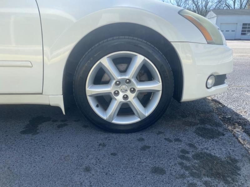 Nissan Maxima SE 2005
