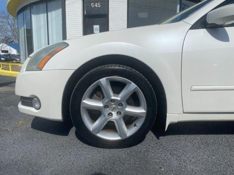 Nissan Maxima SE 2005