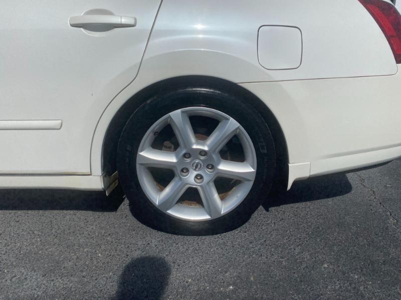 Nissan Maxima SE 2005