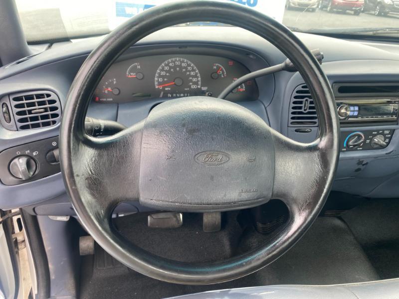 Ford F-150 WS Reg. Cab Short Bed 2WD 2000