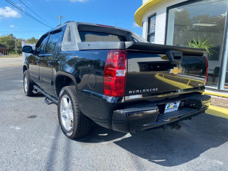 Chevrolet Avalanche LT 4WD 2010