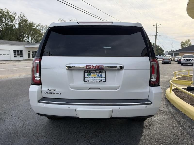 GMC Yukon Denali 4WD 2017