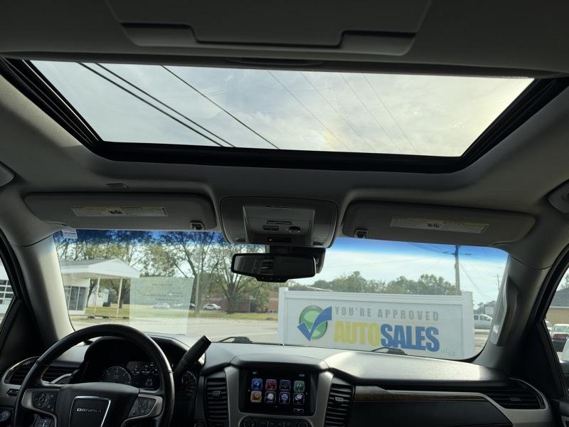 GMC Yukon Denali 4WD 2017