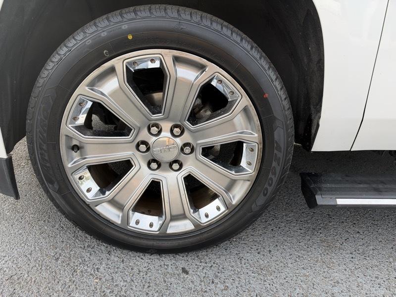 GMC Yukon Denali 4WD 2017