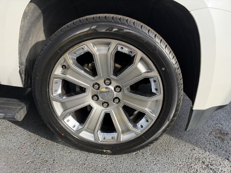 GMC Yukon Denali 4WD 2017