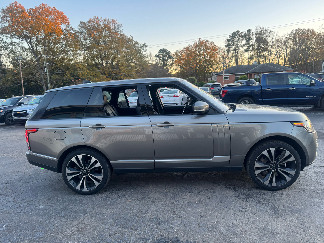 2017 Land Rover Range Rover HSE photo 3