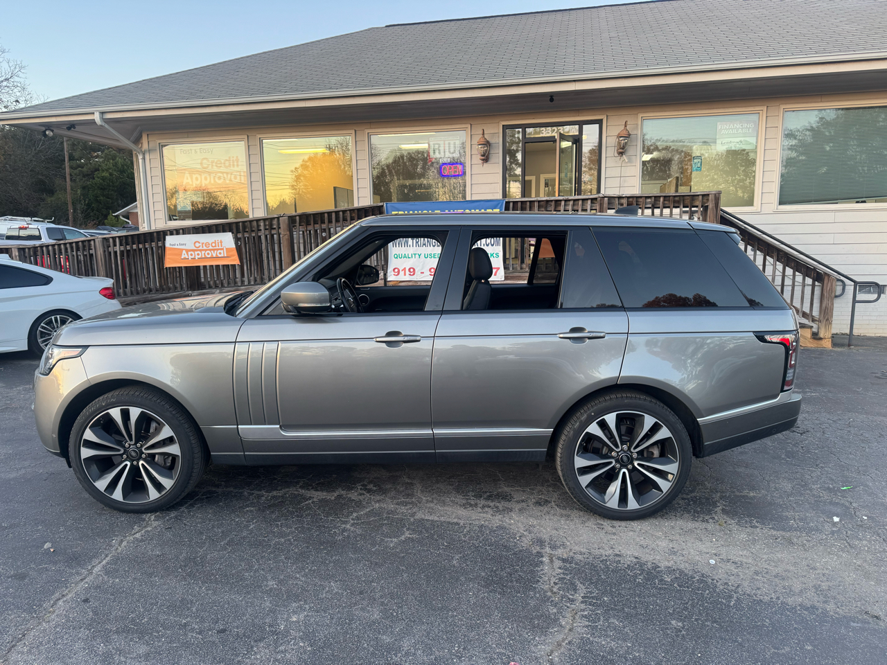 2017 Land Rover Range Rover HSE photo 4