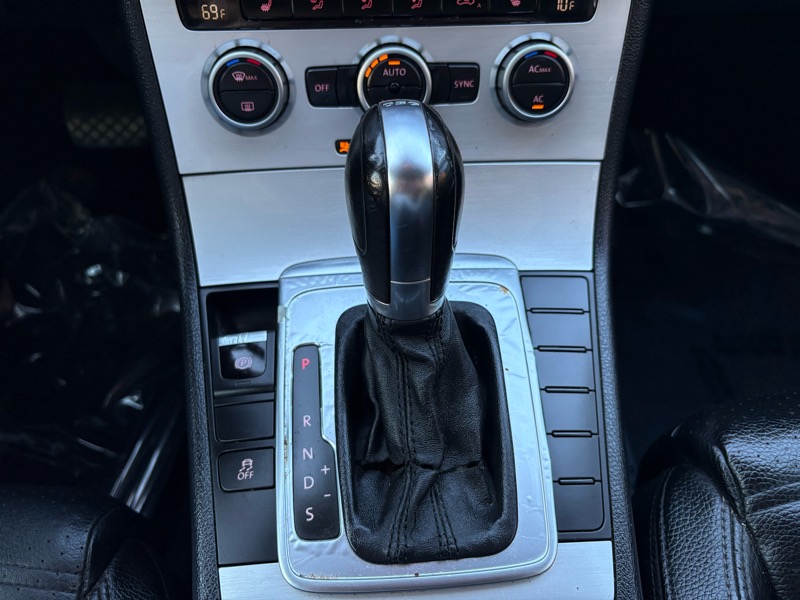 Volkswagen CC Sport w/Lighting Package 2013