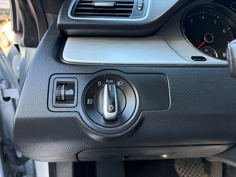 Volkswagen CC Sport w/Lighting Package 2013