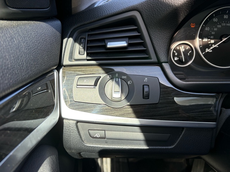 BMW 5-Series 528i xDrive 2013