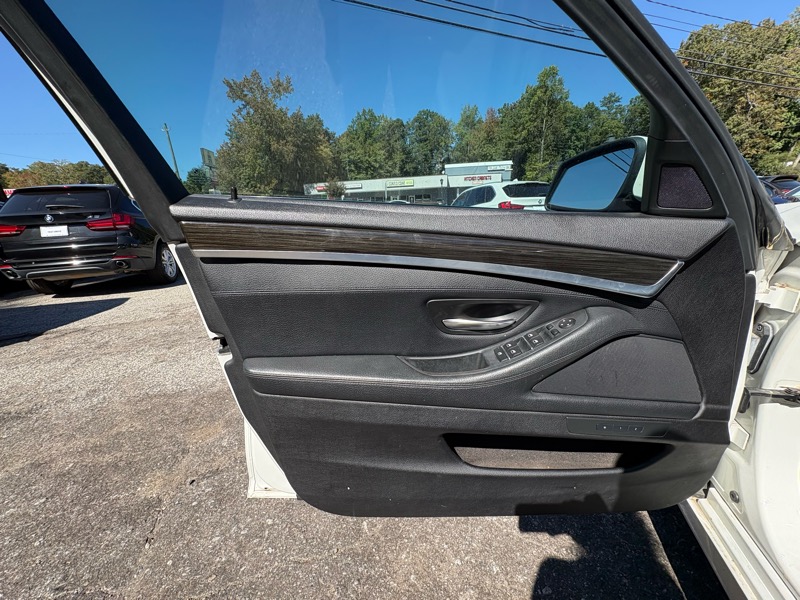 BMW 5-Series 528i xDrive 2013