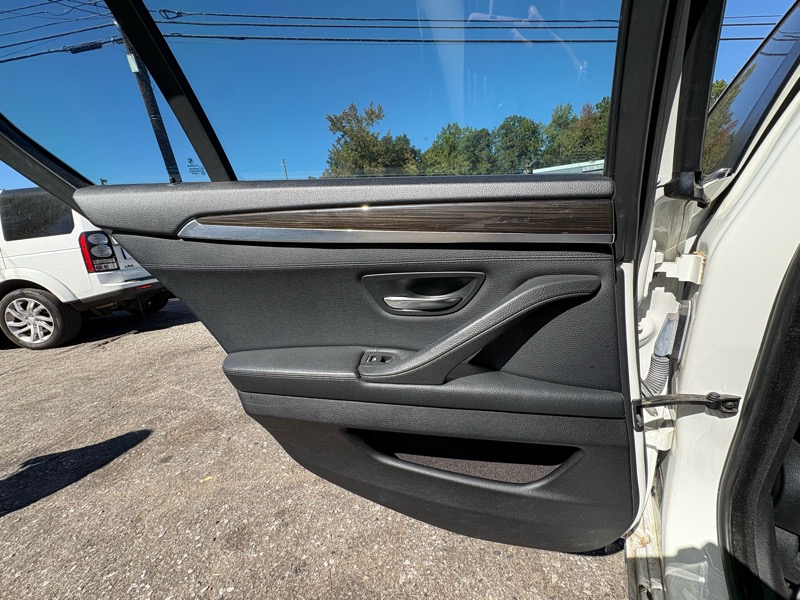 BMW 5-Series 528i xDrive 2013