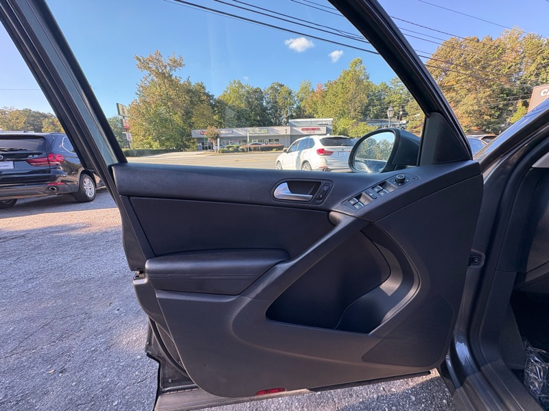 Volkswagen Tiguan SE 2016