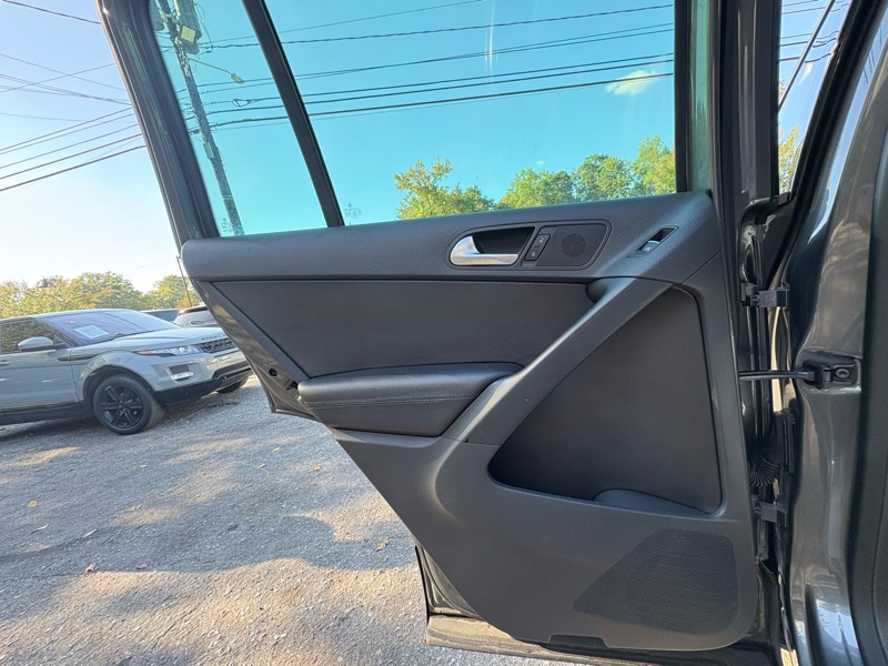 Volkswagen Tiguan SE 2016