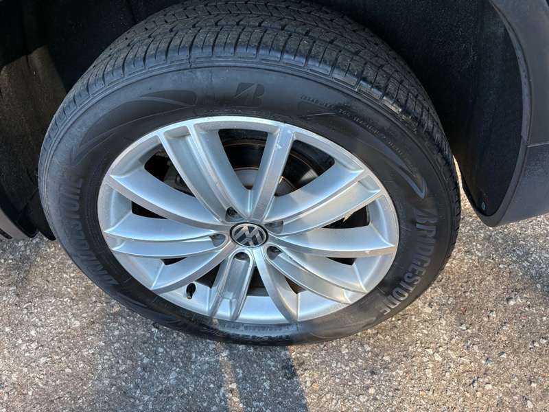 Volkswagen Tiguan SE 2016