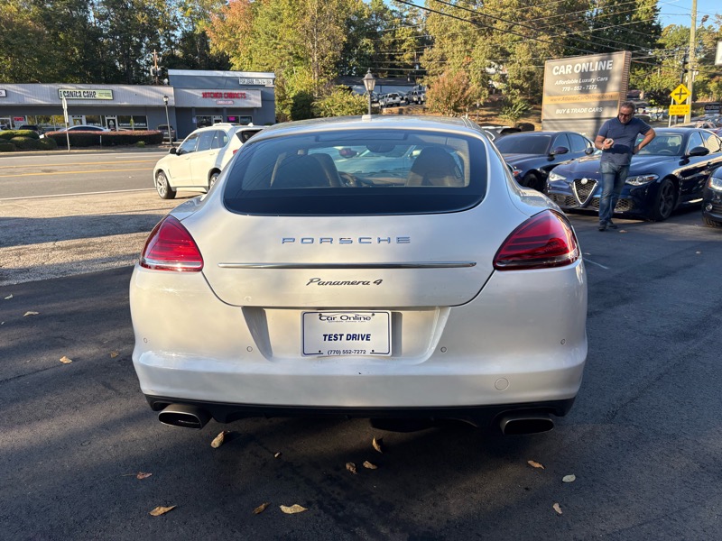 Porsche Panamera 4 2011