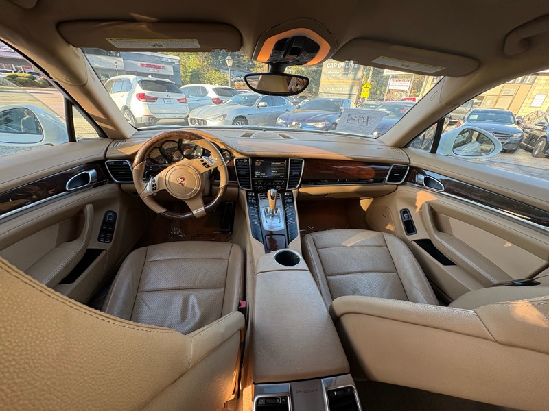 Porsche Panamera 4 2011