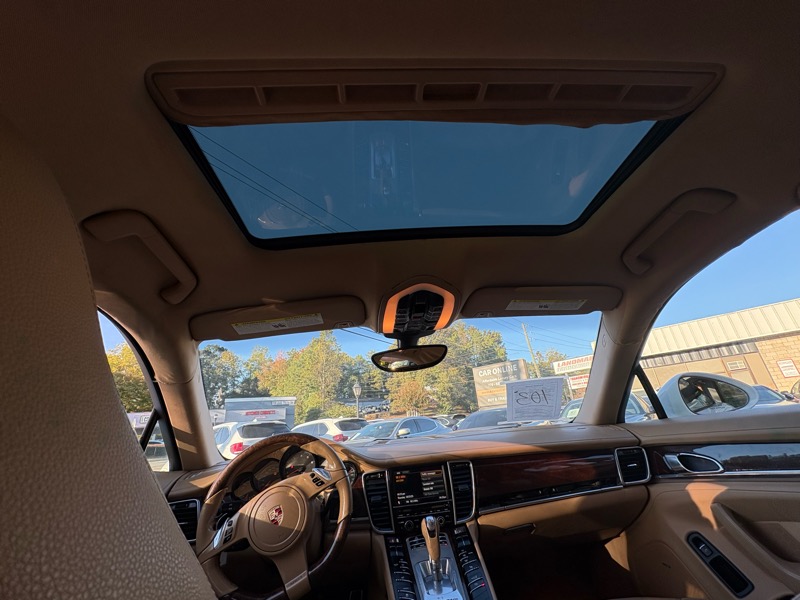 Porsche Panamera 4 2011