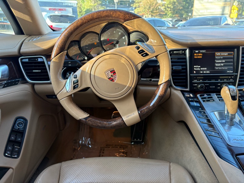 Porsche Panamera 4 2011