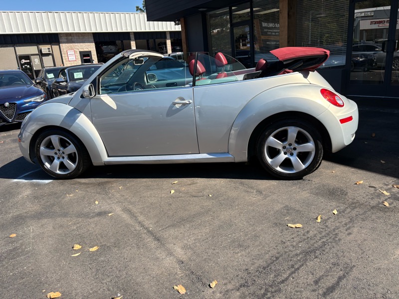 Volkswagen New Beetle S Convertible 2009