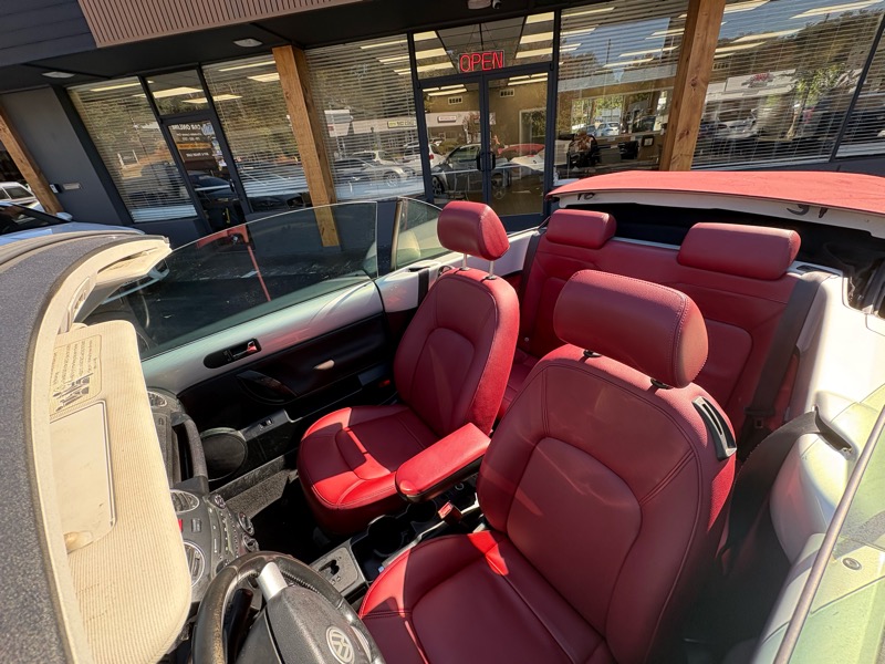 Volkswagen New Beetle S Convertible 2009