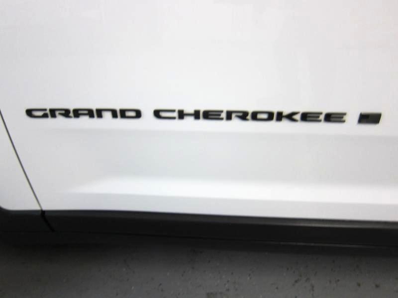 Jeep Grand Cherokee L Laredo 4WD 2023