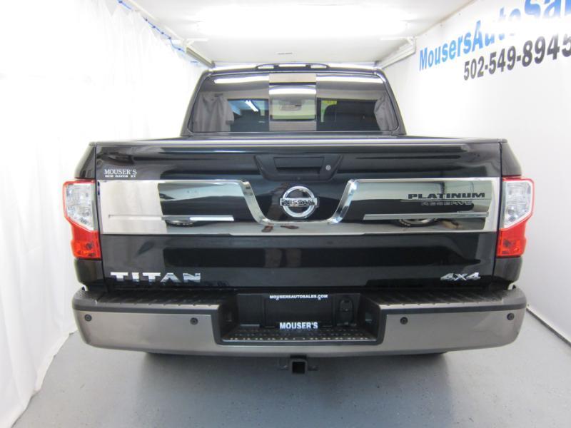 Nissan Titan PRO-4X Crew Cab 4WD 2019