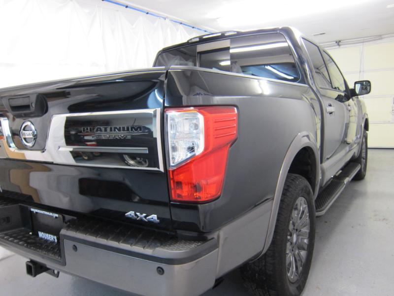 Nissan Titan PRO-4X Crew Cab 4WD 2019