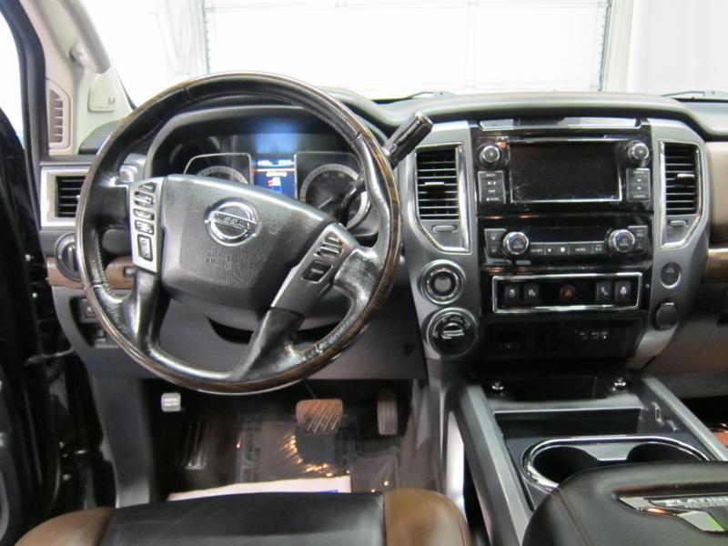 Nissan Titan PRO-4X Crew Cab 4WD 2019