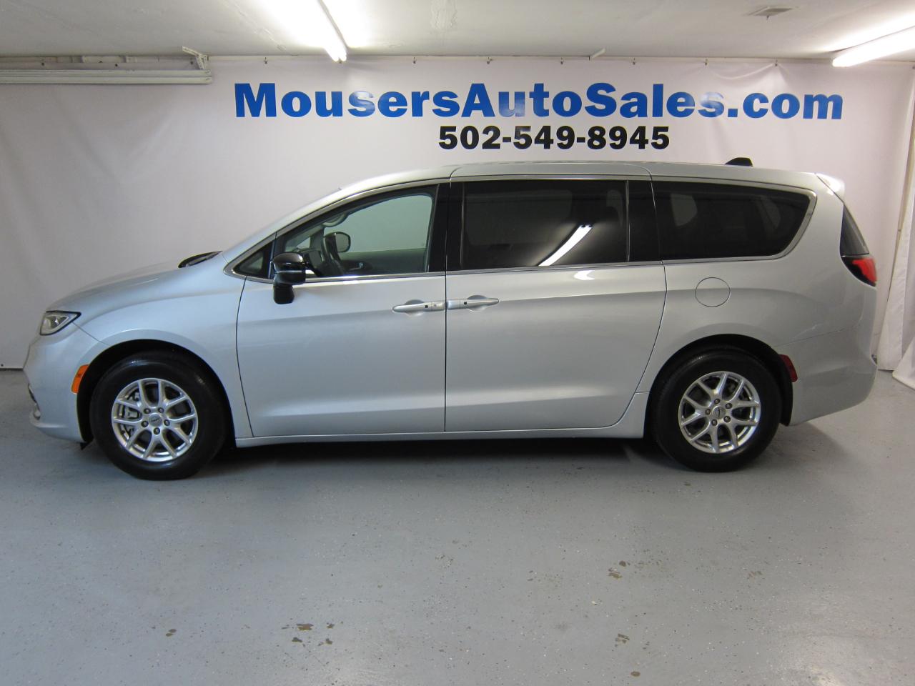 Chrysler Pacifica Touring L 2024