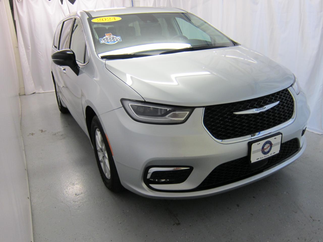 Chrysler Pacifica Touring L 2024