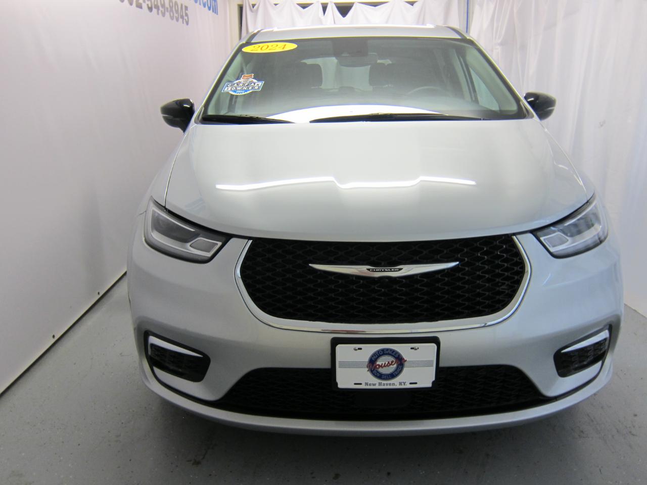 Chrysler Pacifica Touring L 2024