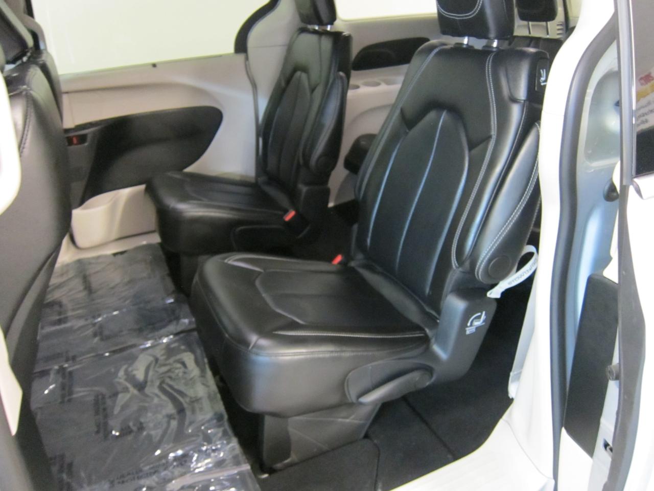Chrysler Pacifica Touring L 2024