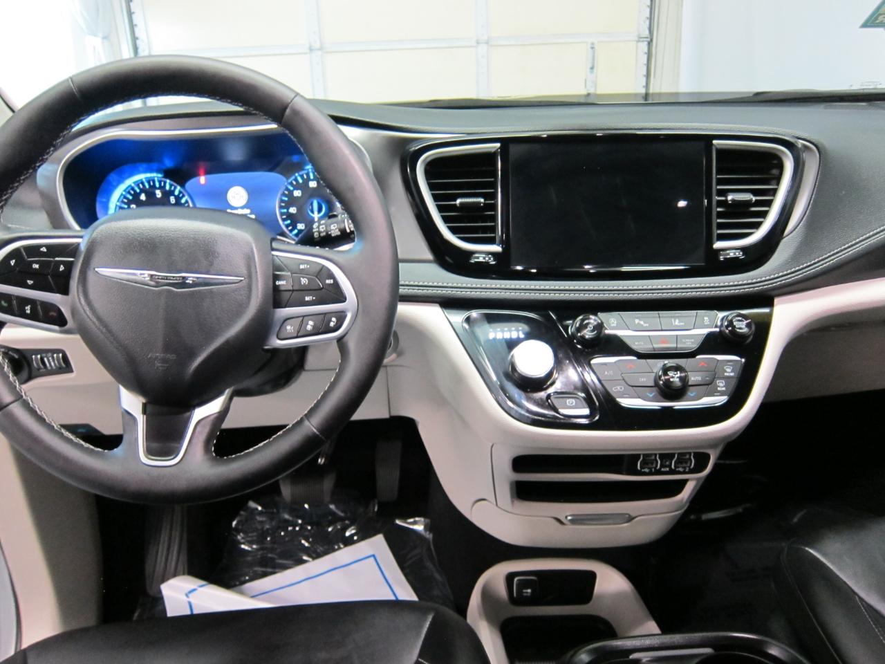 Chrysler Pacifica Touring L 2024