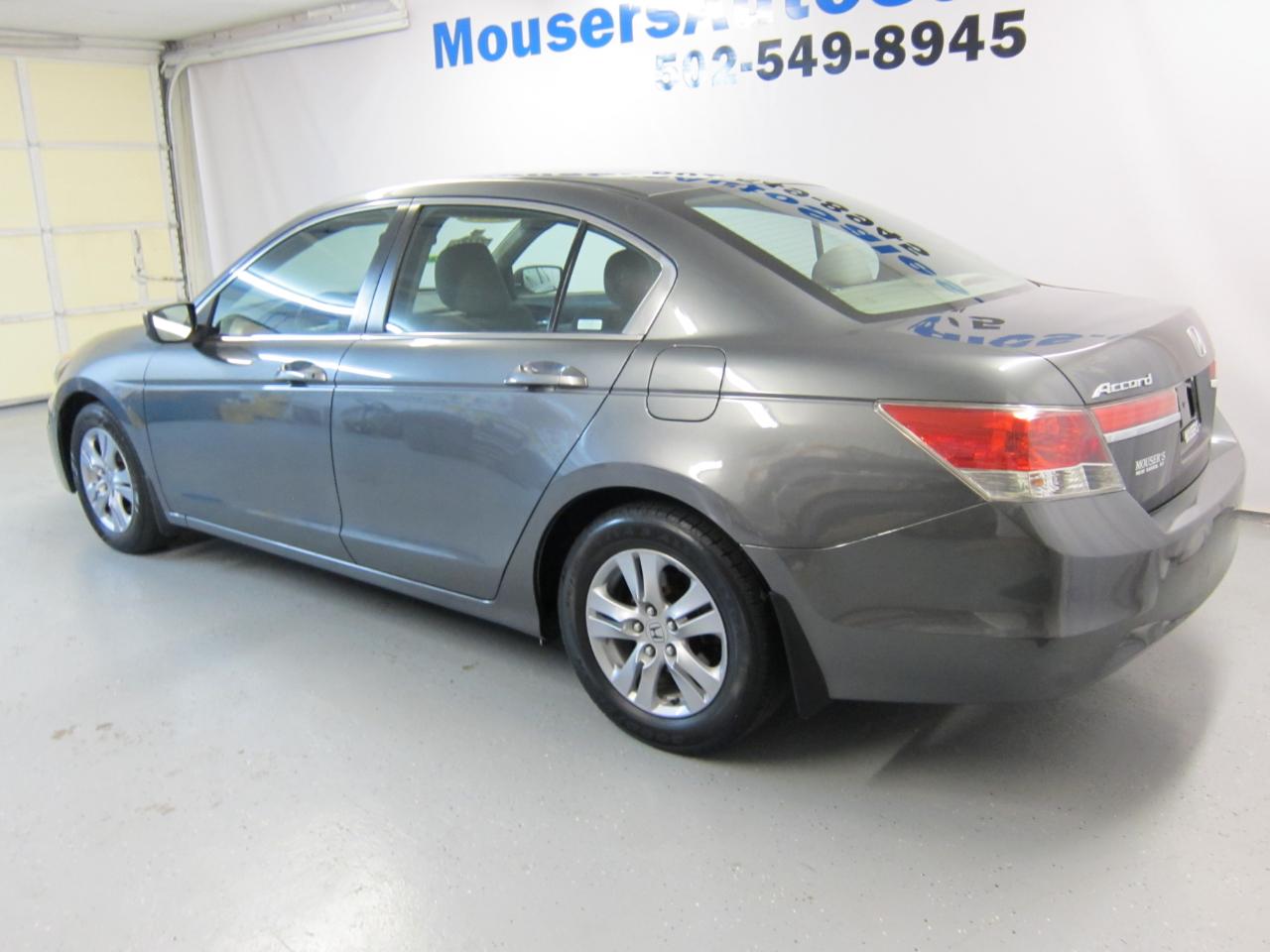 Honda Accord LX-P Sedan AT 2011